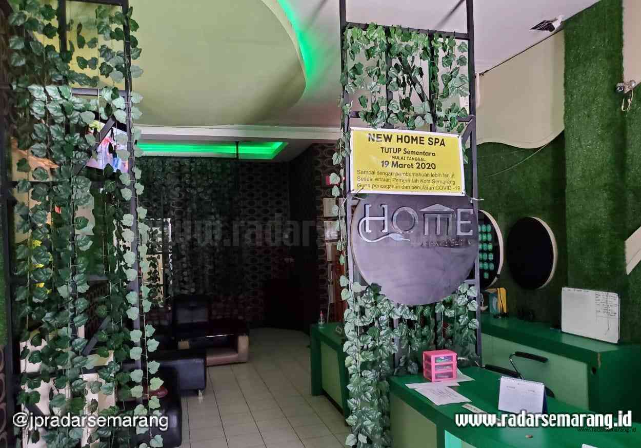 New Home Spa Semarang memasang pengumuman libur atau tutup sementara. (Adennyar Wycksono/Jawa Pos Radar Semarang)