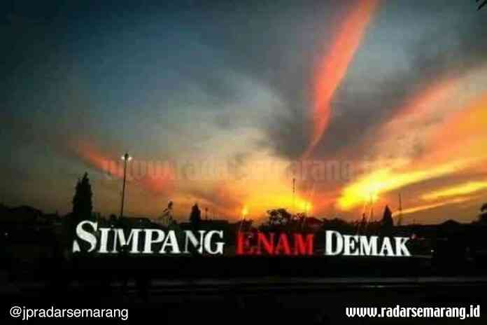Akses jalan menuju Alun Alun Simpan Enam Demak akan ditutup. (Wahib Pribadi/Jawa Pos Radar Semarang)