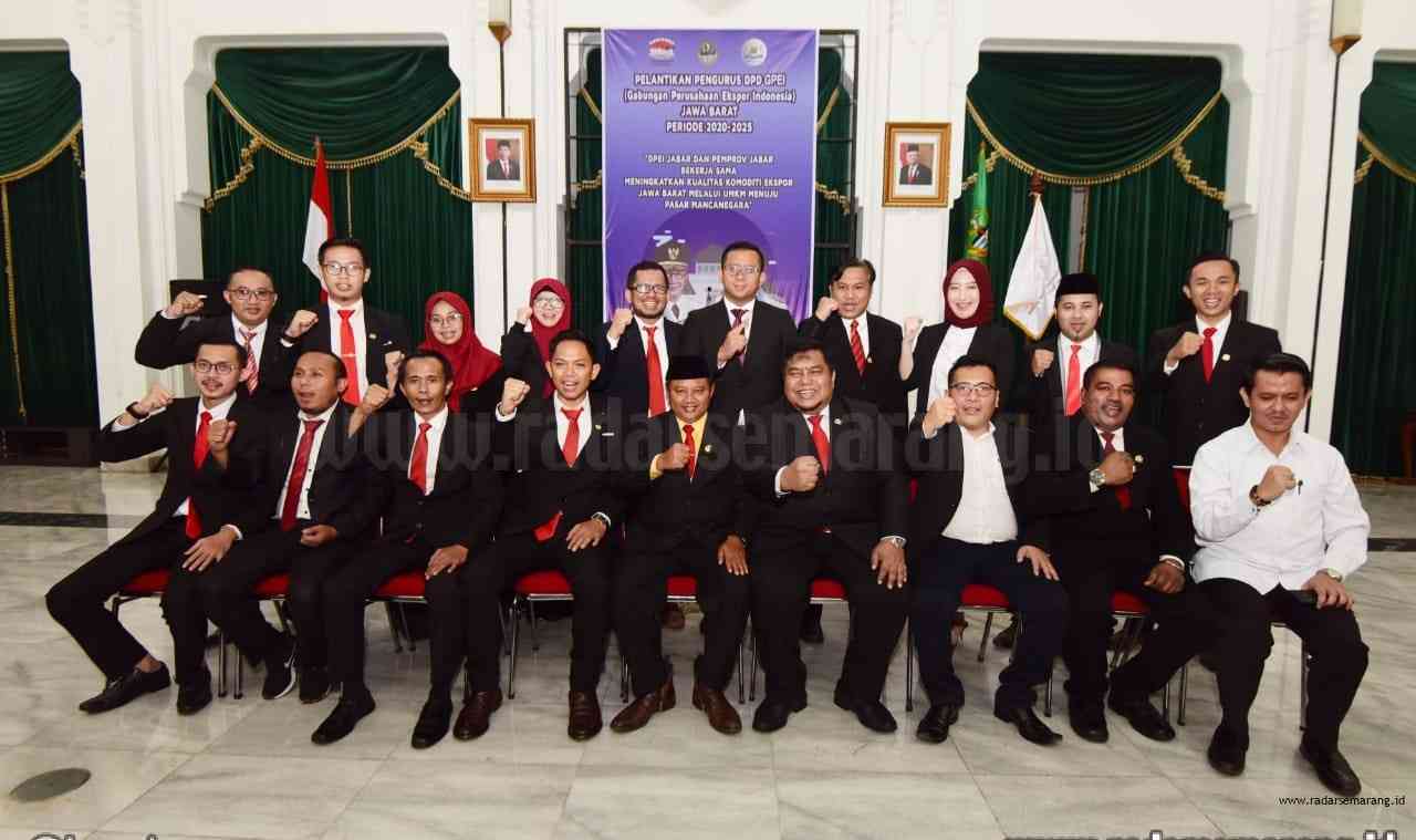 Wakil Gubernur Jabar Uu Ruzhanul Ulum menghadiri Pelantikan Dewan Pengurus Daerah (DPD) Gabungan Perusahaan Ekspor Indonesia (GPEI) Provinsi Jabar periode 2020-2025 di Aula Barat Gedung Sate, Kota Bandung, Rabu (5/2/2020). (Humas Jabar)