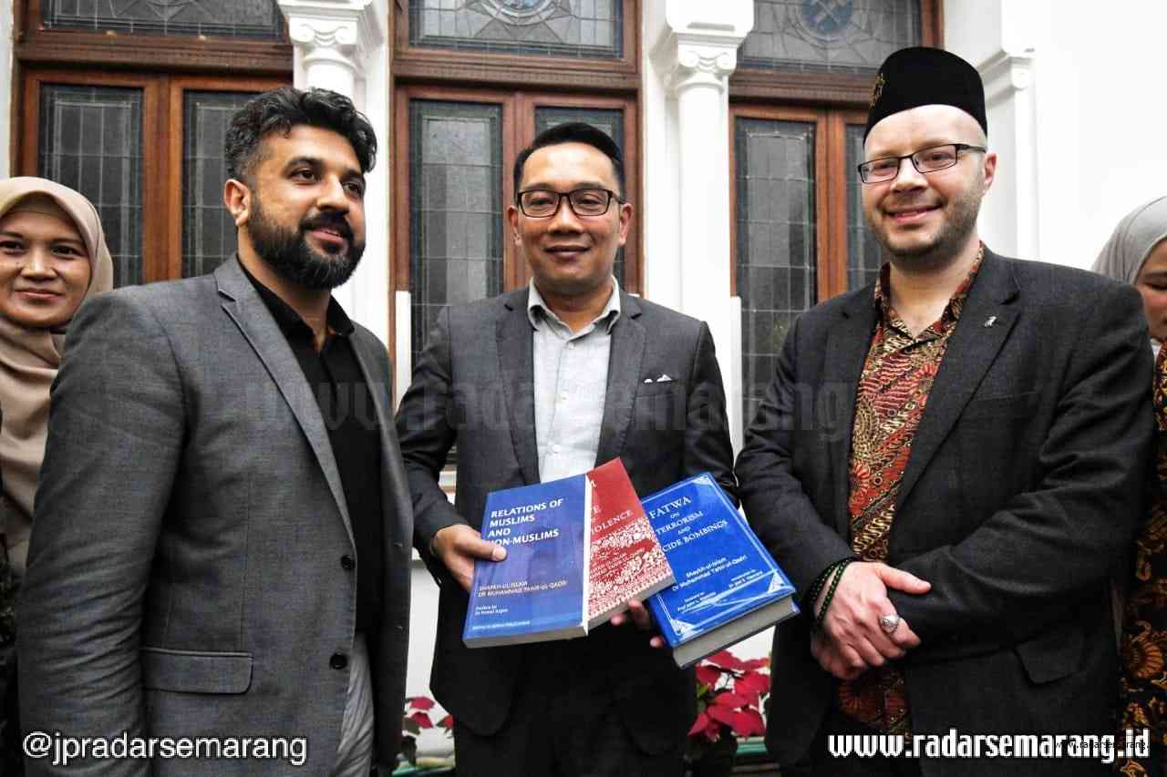 Gubernur Jawa Barat Ridwan Kamil saat beraudiensi dengan local partner program English for Ulama di Gedung Sate, Kota Bandung, Selasa (3/3/2020). (Humas Jabar)