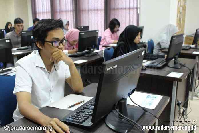 Peserta Ujian Tulis Berbasis Komputer (UTBK) tahun 2019 tampak serius mengerjakan soal. Tahun ini, UTBK akan dilaksanakan pada 5-14 Juli 2020. (Istimewa)