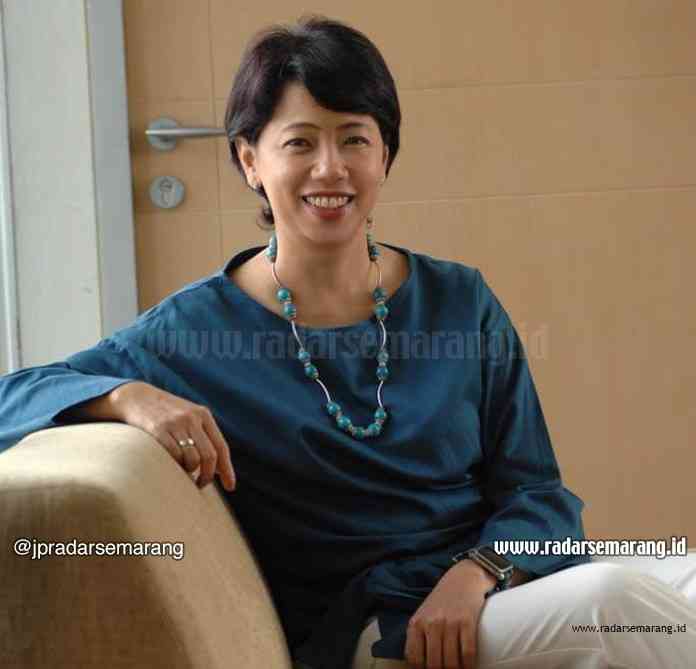 Direktur/Chief Information & Digital Officer XL Axiata, Yessie D. Yosetya