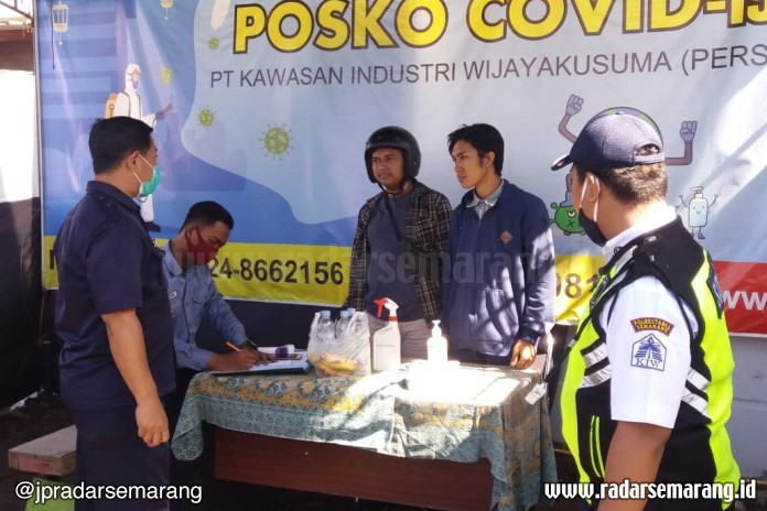 Posko Satgas Covid-19 PT KIW tidak hanya statis, namun juga bergerak melakukan patroli di seluruh pabrik di dalam Kawasan Industri Wijayakusuma. (Istimewa)