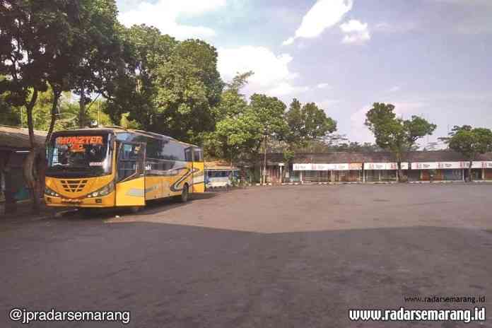 Suasana Terminal Tidar yang sepi saat pandemi Covid-19. Jumat (3/7/2020), pengelolaan aset terminal terbesar di Kota Magelang ini diserahkan Pemkot Magelang ke Kementerian Perhubungan RI. (Dok Jawa Pos Radar Semarang)