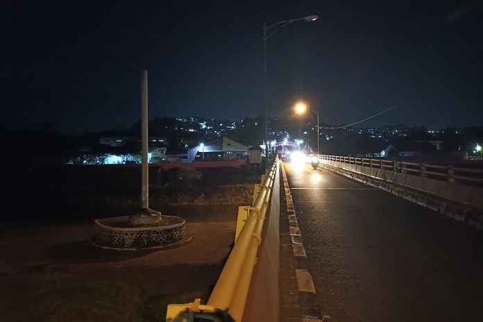 Kawasan Tugu Suharto Bendan Duwur, Semarang tadi malam tampak. (M Hariyanto/Jawa Pos Radar Semarang)