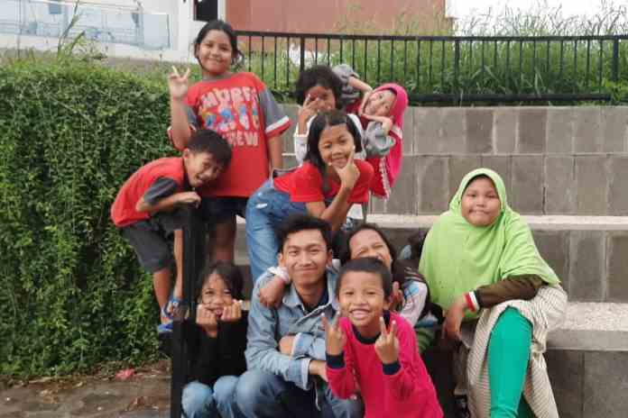 CERDASKAN ANAK BANGSA : Kisah Fachri Nur Farizky, dari mengajar sendiri hingga terbentuk Komunitas Millennial Mengajar. (DOKUMEN PRIBADI)