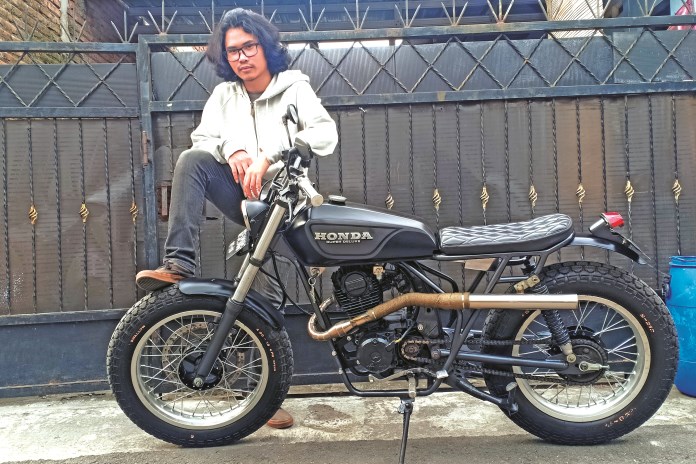 Modifikasi Honda GL Pro jadul, mengusung konsep kendaraan segala medan. (Adennyar Wycaksono/Jawa Pos Radar Semarang)