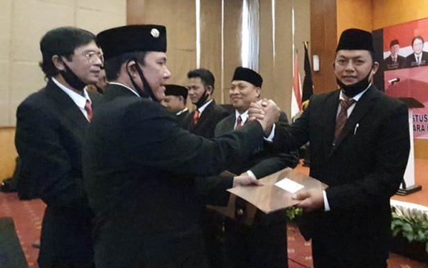 H Muntohar saat dilantik menjadi Ketua P3MI Jateng. (Wahib Pribadi/Jawa Pos Radar Semarang)