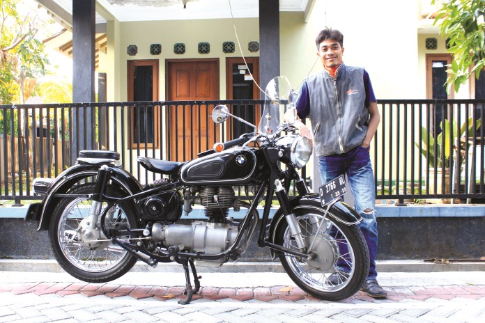 Motor BMW R27 yang sebagian besar sparepartnya masih original. (Adennyar Wycaksono/Jawa Pos Radar Semarang)