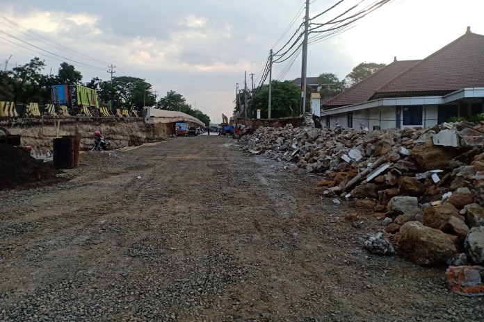 Progres pengeprasan Simpang Hanoman capai 60 persen. (Adennyar Wycaksono/Jawa Pos Radar Semarang)