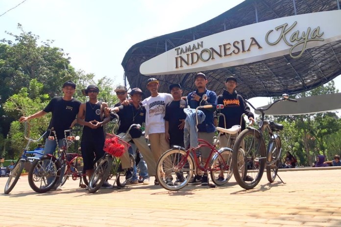 Beberapa jenis sepeda custom yang tergabung dalam Komunitas Lowrider Semarang. (Istimewa)