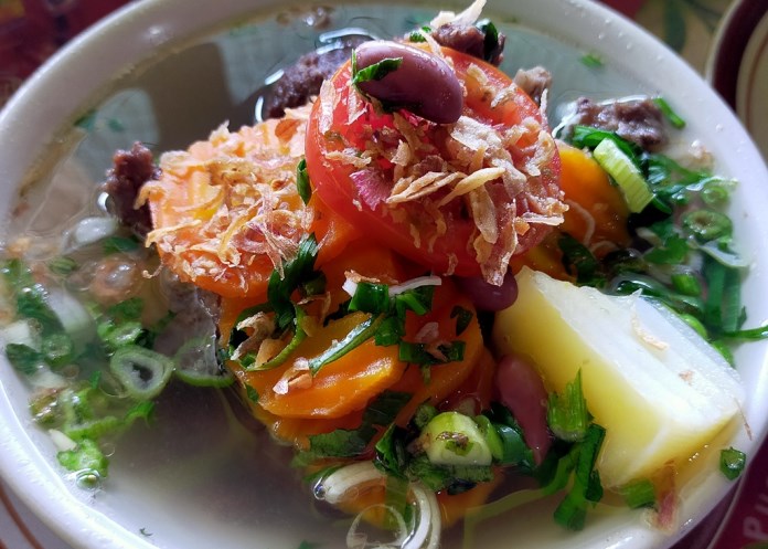 Sop Balungan Warung Makan Babe. (Wahib Pribadi/Jawa Pos Radar Semarang)