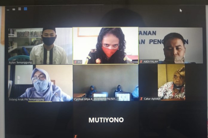 Tiga geng Sari Ayam Parakan kemarin (6/10/2020) mengikuti sidang yang digelar secara virtual oleh Pengadilan Negeri Temanggung. (Istimewa)