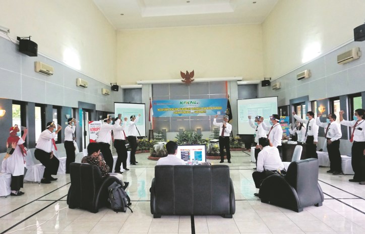 Tim dari KPKNL Pekalongan saat menerima tim PN Kemenpan ARB di kantor setempat Selasa (27/10/2020). (Lutfi Hanafi/Jawa Pos Radar Semarang)