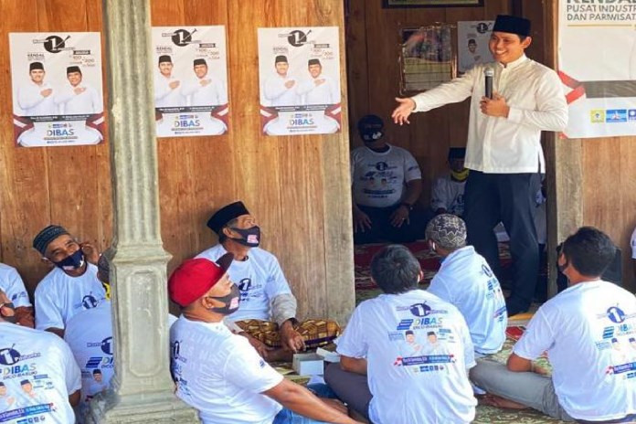 Calon Bupati Kendal Dico M Ganinduto berfoto bersama dengan relawan DIBAS. (Budi Setiyawan/Jawa Pos Radar Semarang)