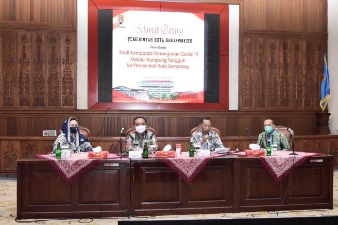Pjs Wali Kota Semarang Tavip Surpiyanto saat menerima kunjungan kerja dari Pemkot Banjarmasin. (Istimewa)