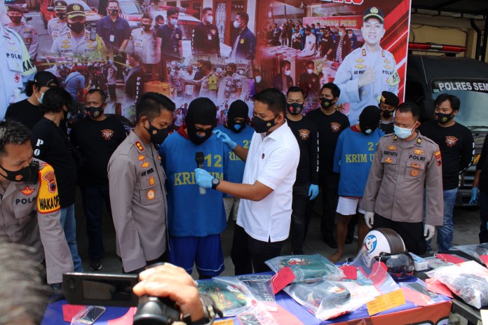 Polres Semarang melakukan gelar perkara pembunuhan berencana pada siswi SMA Demak di Lapangan Mapolres Semarang. Rabu (18/11/2020). (Maria Novena/Jawa Pos Radar Semarang)