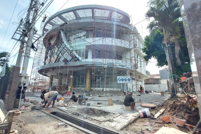 Fasad gedung DPU-PR Kota Magelang menonjolkan sisi keunikan menyerupai water torn. (PUPUT PUSPITASARI/JAWA POS RADAR SEMARANG)