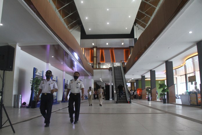 Kemenhub RI pastikan ubah wajah Terminal Mangkang tak hanya menjadi sarana transportasi, tapi juga pusat perekonomian dan investasi. (Nur Chamim/Jawa Pos Radar Semarang)