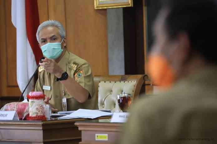 Gubernur Jateng Ganjar Pranowo saat memimpin rapat penanganan Covid – 19 beberapa waktu yang lalu. (Istimewa)