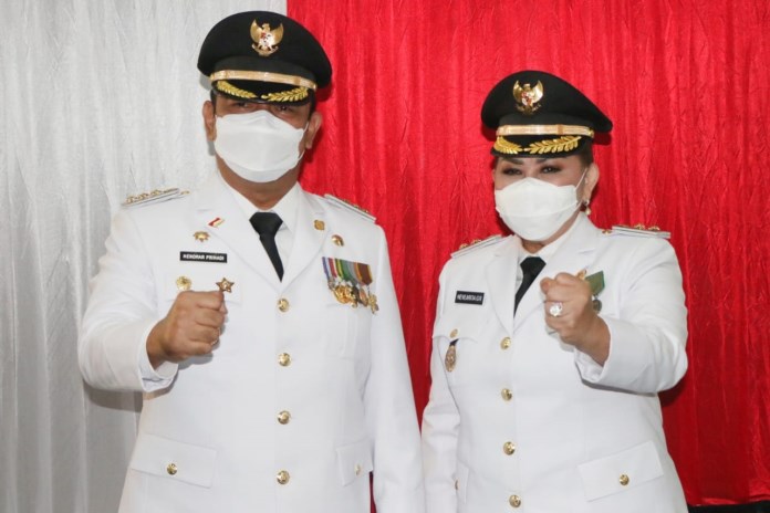 Wali Kota Semarang, Hendrar Prihadi bersama Wakil Wali Kota Hevearita Gunaryanti Rahayu di Gradhika Bhakti Praja, Jumat (26/2/2021). (Nurchamim/Jawa Pos Radar Semarang)