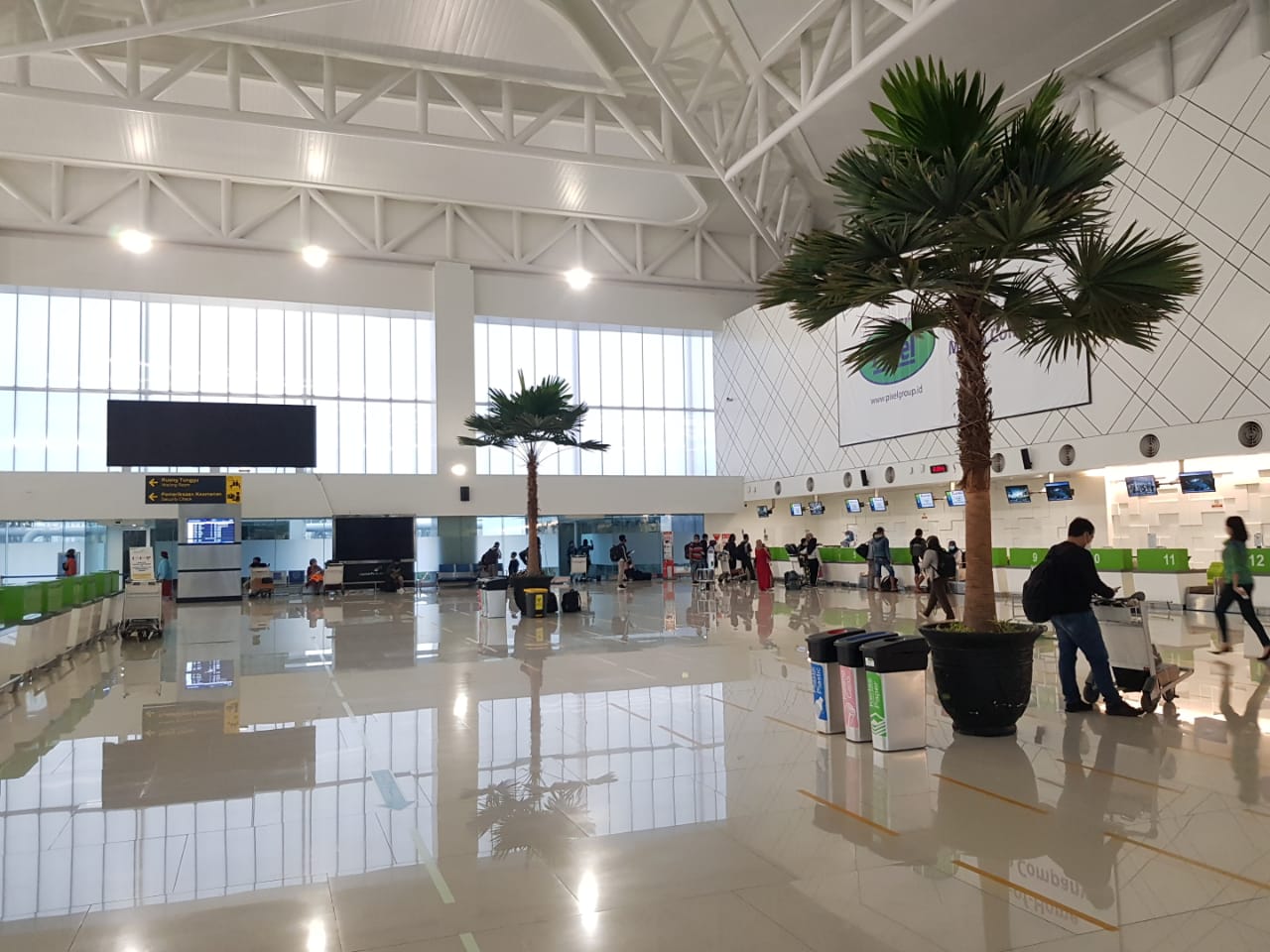 Suasana area check in Bandara Ahmad Yani Semarang Sabtu (6/2/2021) pagi. Pihak otoritas bandara menutup sdmentara aktivitas penerbangan menyusul tergenangnya area runway. (Istimewa)