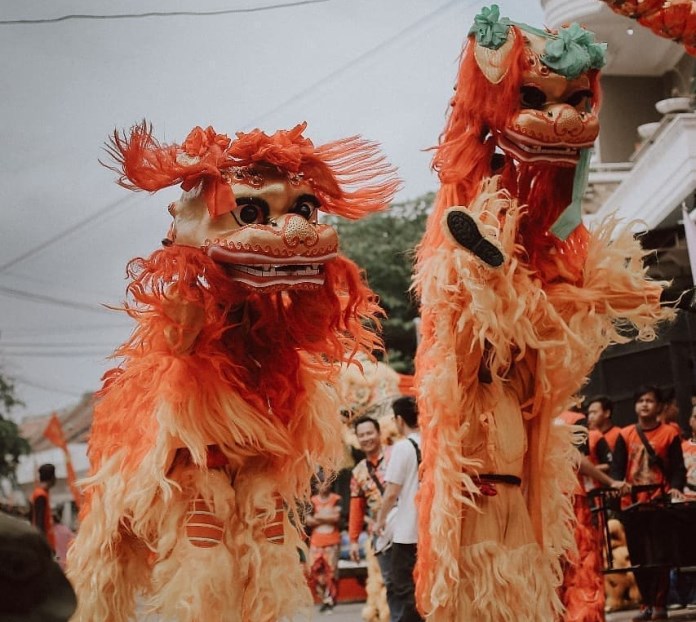 Barongsai Naga Mas saat melakukan pentas di sebuah acara sebelum pandemi Covid-19. (Istimewa)