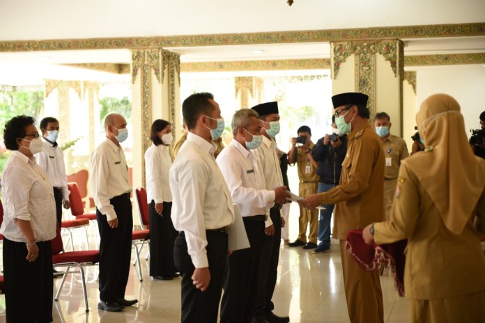 Pertama kalinya P3K di Temanggung dilantik Bupati Temanggung Senin (15/2/2021). (TABAH RIYADI / JAWA POS RADAR SEMARANG)