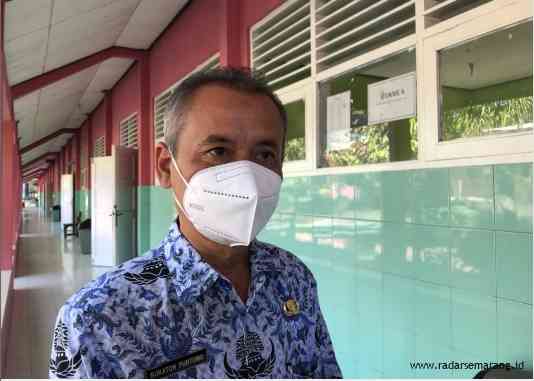 Sukaton Puryono, Kepala Dinas Pendidikan Kebudayaan Pemuda dan Olahraga Kabupaten Semarang. (MARIA NOVENA SINDUWARA/JAWA POS RADAR SEMARANG)