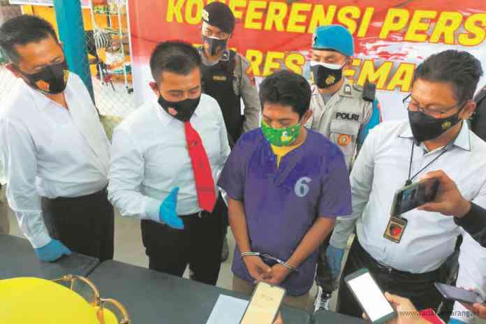 Tersangka perkosaan dimintai keterangan dalam gelar perkara di Mapolres Demak. (Wahib Pribadi/Jawa Pos Radar Semarang)