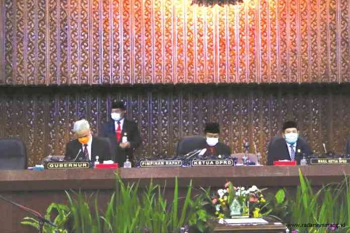 Gubernur Jateng Ganjar Pranowo saat menyampaikan LKPJ 2020 pada Rapat Paripurna, Senin (22/3/2021). (Istimewa)