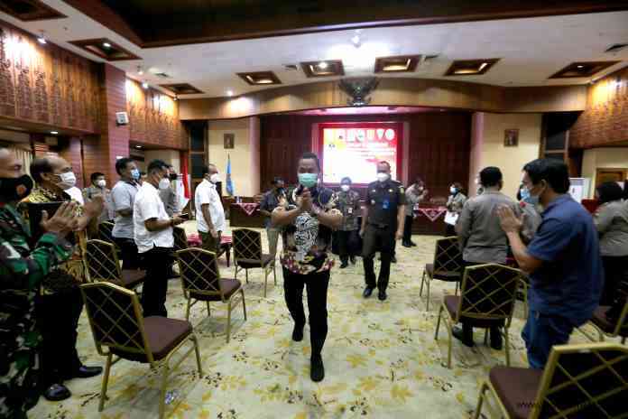 Wali Kota Semarang Hendrar Prihadi saat memimpin Rakor Analisa dan Evaluasi (AneV) Kinerja Tim Satgas Sapu Bersih Pungli Kota Semarang, di Gedung Lokakrida, kompleks balai kota Kamis (25/3/2021). (Istimewa)