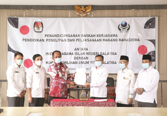Pihak IAIN dan KPU Salatiga bekerja sama untuk meningkatkan pendidikan politik. (Dhinar Sasongko/Jawa Pos Radar Semarang)