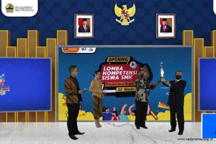 Lomba Kompetensi Siswa (LKS) SMK tingkat Jateng ke XXIX tahun 2021 yang dibuka Gubernur Ganjar Pranowo secara daring dengan menerapkan protokol kesehatan ketat. (JOKO SUSANTO/JAWA POS RADAR SEMARANG)