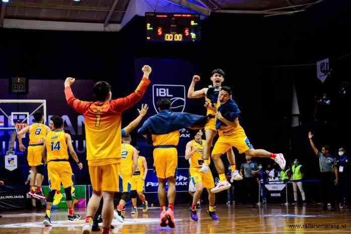 Tim SWSS saat meluapkan kegemberiaan usai menglaahkan tim lawan secara dramatis dalam IBL di Bogor.  (Istimewa)