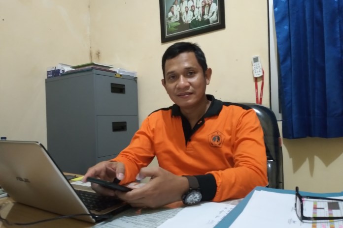 KEMBALI KE KAMPUS : Capt Fakhrurrozi kini mengabdikan hidupnya di kampus almamaternya sebagai Wakil Direktur III Bumi Akpelni Semarang. (MIFTAHUL A’LA/JAWA POS RADAR SEMARANG)