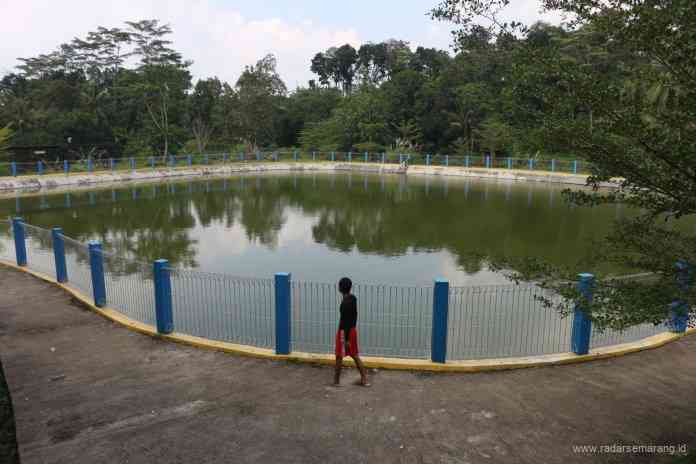 Embung Patemon Kecamatan Gunungpati selain untuk mengairi sawah, juga digunakan untuk fungsi resapan dan tempat wisata. (NURCHAMIM/JAWA POS RADAR SEMARANG)