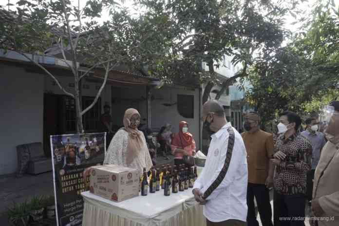 Warga RW 07 Kauman Kidul menggelar kegiatan Grebeg Ramadan di sepanjang Jalan Sejahtera Raya. (Dhinar Sasongko/Jawa Pos Radar Semarang)