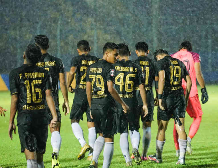 Para pemain PSIS akhirnya harus tersingkir dari ajang Piala Menpora 2021 melalui drama adu penalti. (PSIS FC OFFICIAL)