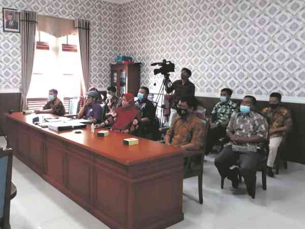Sejumlah pegawai nonASN mengadukan nasib mereka kepada anggota DPRD Kabupaten Wonosobo. (Istimewa)