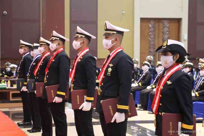 Wisudawan dan wisudawati PIP terbaik mengikuti prosesi wisuda dengan menerapkan protokol kesehatan yang diikuti juga oleh orang tua, wali taruna-taruni melalui zoom meeting. (Istimewa)