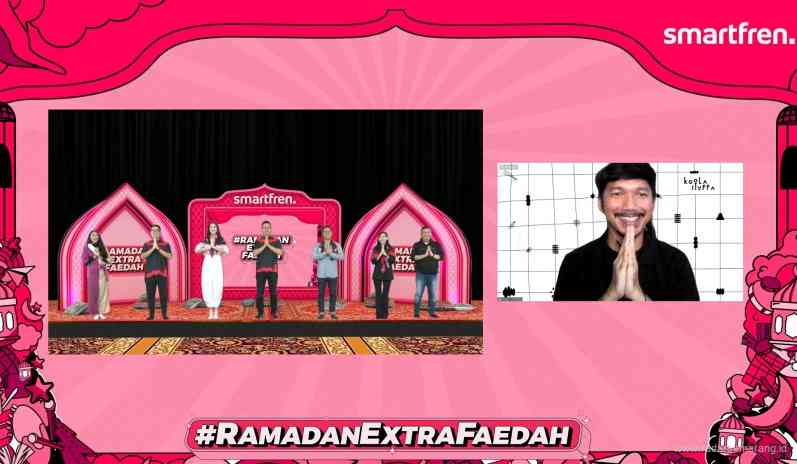 Deputy CEO Smartfren, Djoko Tata Ibrahim bersama kreator Indonesia, Arief Muhamad dan Anya Geraldine, luncurkan Smartfren Extrafaedah. (Istimewa)