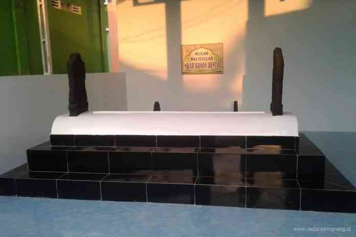 Makam Waliyullah Syekh Brojodento setelah dipugar. (Wahib Pribadi/Jawa Pos Radar Semarang)