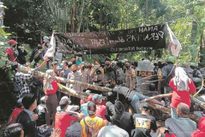 Ratusan warga Desa Wadas Kabupaten Purworejo yang tidak ingin lingkungan mereka rusak, menolak pengambilan bahan material untuk pembangunan Waduk Bener Sabtu (24/4/2021) lalu. (Istimewa)
