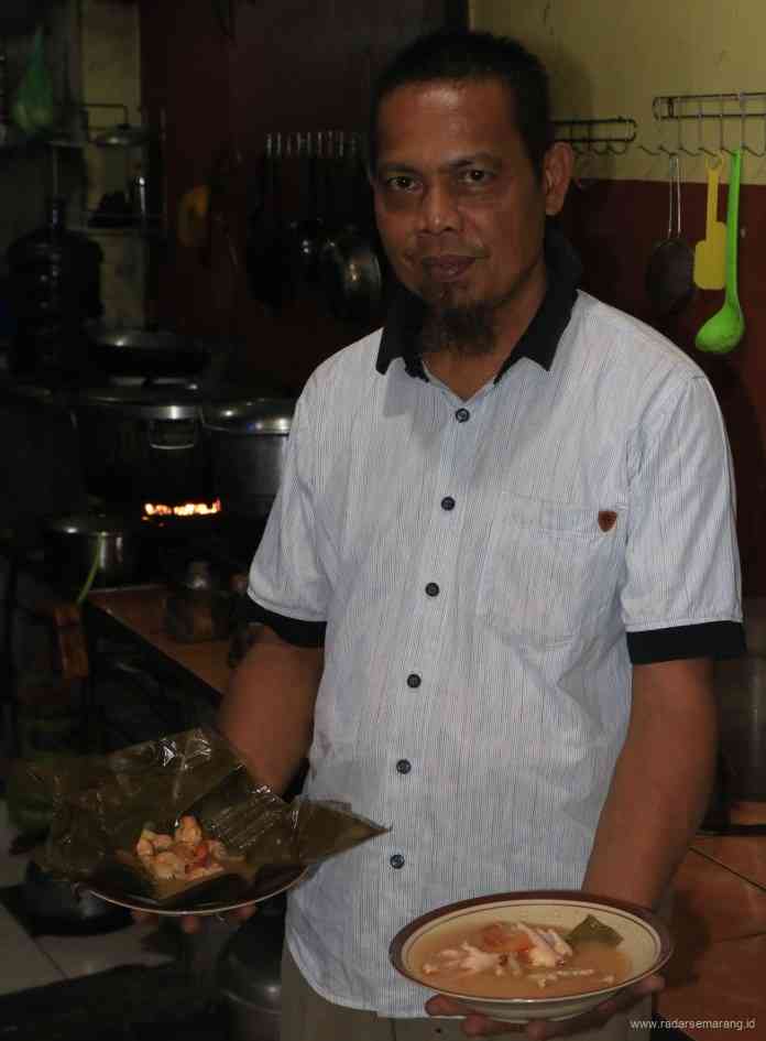 Garam asem Pondok Bu Umi memiliki banyak varian dan rasa yang khas. (Nurchamim/Jawa Pos Radar Semarang)