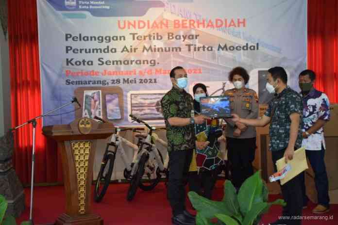 Undian  berhadiah pelanggan tertib bayar Perumda Air Minum Tirta Moedal Kota Semarang dilaksanakan di kantor pusat, Jalan Kelud Raya No 60 pada Jumat (28/5/2021). (Istimewa)