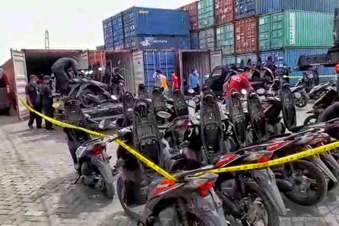 DIGAGALKAN: Ratusan motor bodong jenis Honda Beat dan Honda Beat Street yang akan diselundupkan ke Timor Leste lewat Pelabuhan Tanjung Emas Semarang. (ISTIMEWA)