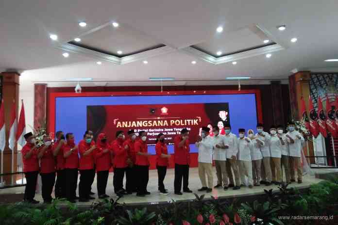 Pengurus DPD Gerindra Jateng saat bertemu dengan pengurus DPD PDI Perjuangan Jateng di Panti Marhain Sabtu (29/5/2021). (MIFTAH/JAWA POS RADAR SEMARANG)