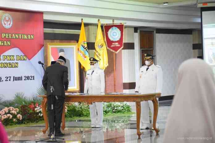 Bupati dan Wakil Bupati Pekalongan Fadia Arafiq - Riswadi saat baru saja dilantik, Minggu (27/6/2021). (Istimewa)