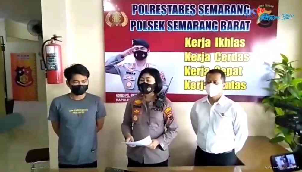 Kapolsek Semarang Barat, Kompol Dina Novita Sari menjelaskan kronologi pencurian motor yang dilakukan dua bocah SD. (Nurchamim/Jawa Pos Radar Semarang)
